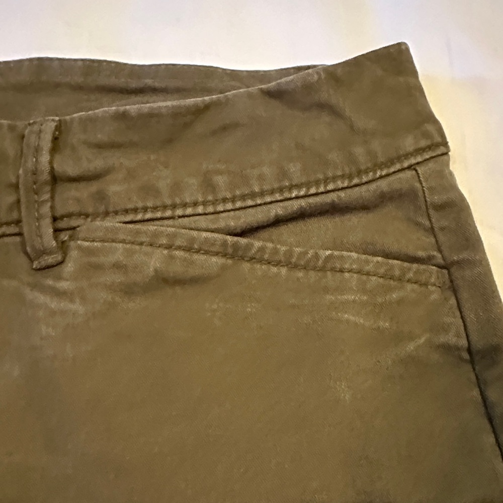 Old Navy Women's Dark Olive Casual Shorts - Picture 4 of 6